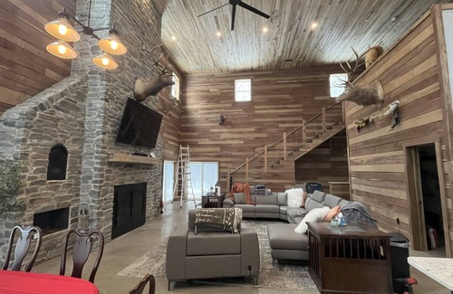 Koleen Cabin | Barndominium/Cabin in Woods