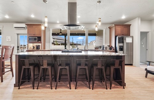 Caldwell House | Barndominium Getaway|Family Retreat|Teams|RV Options|Pickleball|Fire Pits