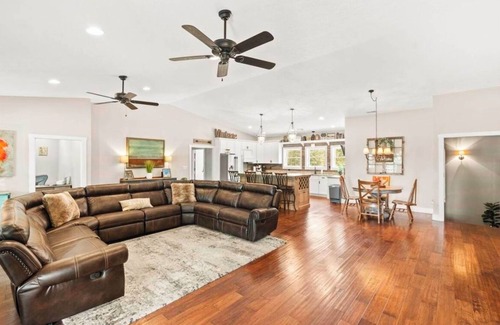 North Terre Haute House | Barndominium! Pool, HotTub, Slide, Mini B-Ball Court/Nerf Arena, Theater, 2 Bars