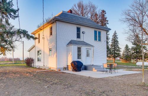 Mahaska County House | Barnes City House about 3 Mi to Hunting and Fishing!