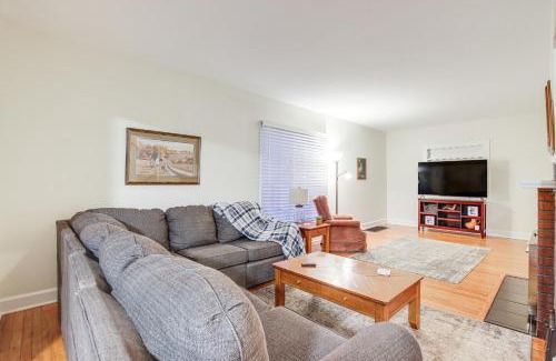 Mahaska County House | Barnes City House about 3 Mi to Hunting and Fishing!