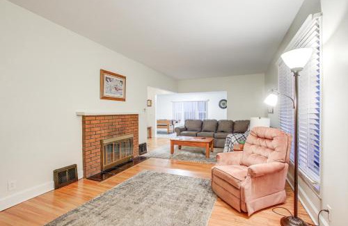 Mahaska County House | Barnes City House about 3 Mi to Hunting and Fishing!
