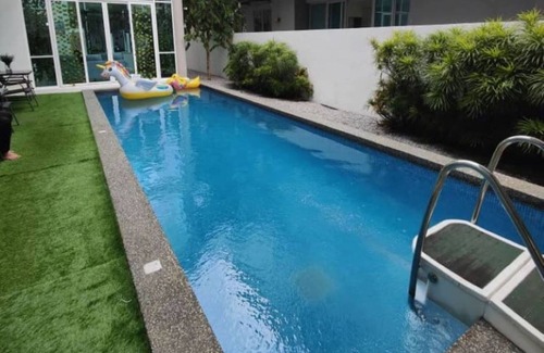 Downtown George Town House | Barnett Georgetown Near Island Hospital (Room 1)