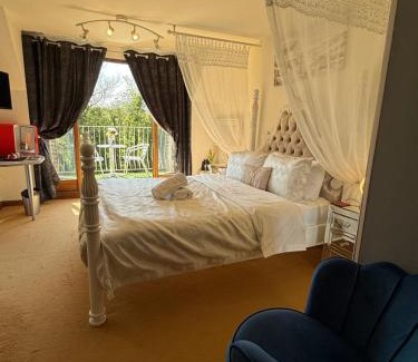 Clacton-on-Sea Bed & Breakfast | Barnfields Retreat