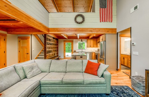 Neahkahnie Beach House | Barnhaus - Beautiful home on quiet cul-du-sac short distance from the beach