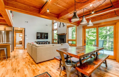 Neahkahnie Beach House | Barnhaus - Beautiful home on quiet cul-du-sac short distance from the beach