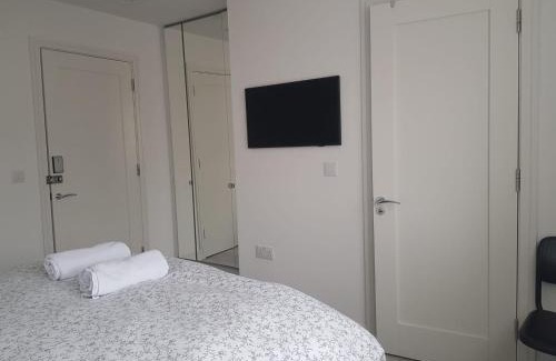 Dublin House | Barnoaks House - Private Room Ensuite Bathroom HomeStay
