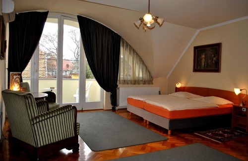 Kecskemet House | Barokk Antik