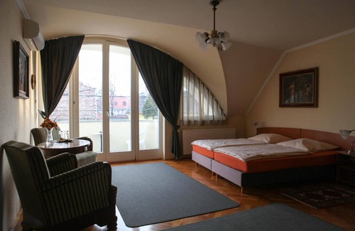 Kecskemet House | Barokk Antik