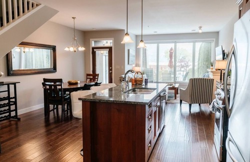 Westbank House | Barona Beach - Lakehouse