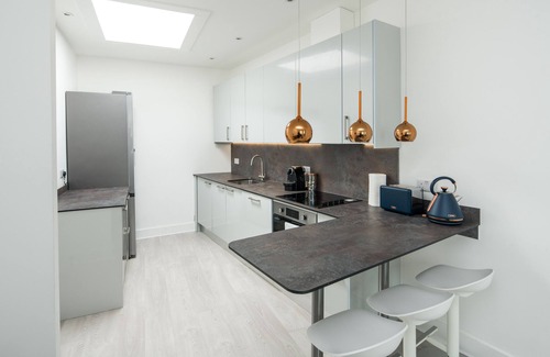 West Kensington Apartment | Barons Court 1 Bed