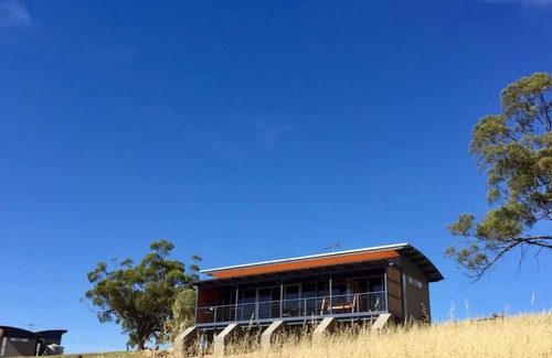 Lyndoch Villa | Barossa Pavilions - a luxurious, self-contained hillside retreat