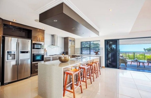 Eimeo House | Barralong Where Two Waters Meet Is True Luxury Right on the Whitsunday Coast