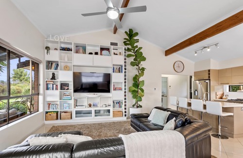 Port Lincoln House | Barrel Sauna, Wood-fired pizza Oven, Bay Views, Fire pit, Play Set, Pet Friendly