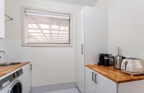 Port Lincoln House | Barrel Sauna, Wood-fired pizza Oven, Bay Views, Fire pit, Play Set, Pet Friendly