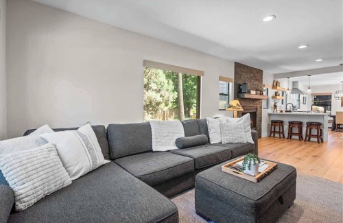 Big Bear City House | Barrett Cottage Quiet area Renovated