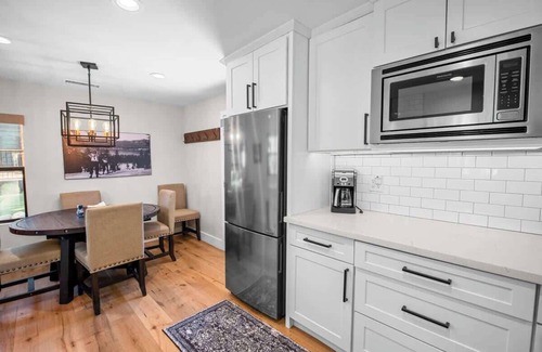 Big Bear City House | Barrett Cottage Quiet area Renovated