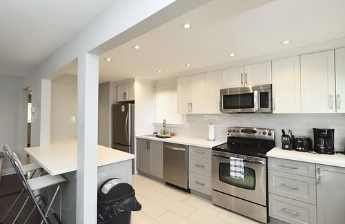 Barrie House | Barrie house close to all amenities