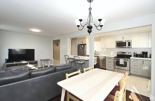 Barrie House | Barrie house close to all amenities