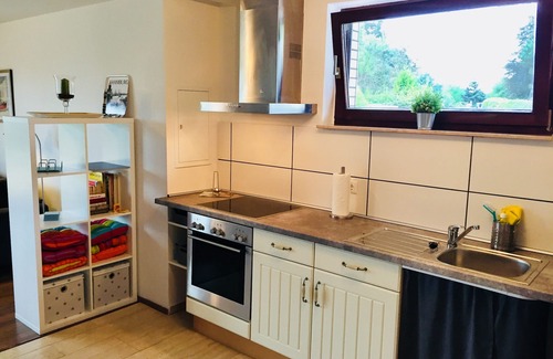 Lentfohrden Apartment | barrier-free apartment 'BERT' * 2 bedrooms * 2 bathrooms * fireplace * terrace with garden