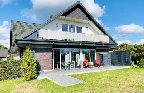 Lentfohrden Apartment | barrier-free apartment 'BERT' * 2 bedrooms * 2 bathrooms * fireplace * terrace with garden