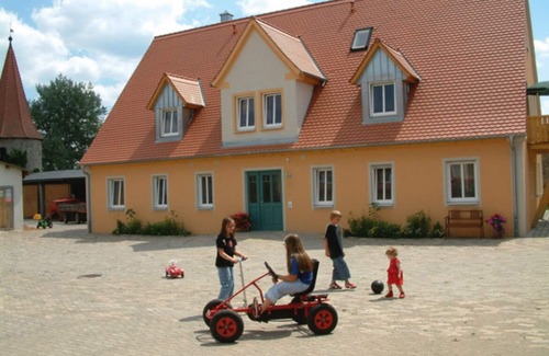 Merkendorf Apartment | Barrier-free vacation apartment (ground floor) at the Ferienhof an der Stadtmauer Merkendorf