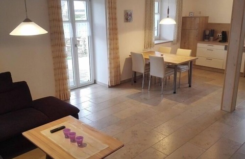 Nennslingen Apartment | Barrierefreie Ferienwohnung mit großer Terrasse