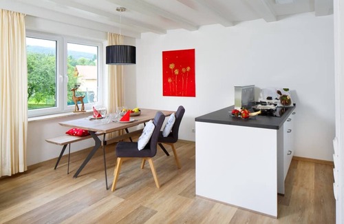 Weiding Apartment | Barrierefreies Ferienhaus mit kostenfreiem WLAN und großem Garten