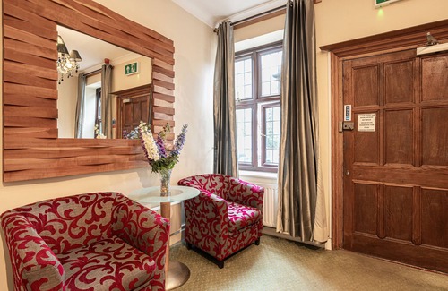 Crawley Hotel | Barrington Lodge