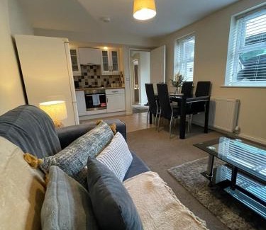 Castle Donington Apartment | Barroon Castle Apartments, Near Airport, Free Parking, By DerBnB