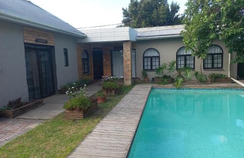 Newton Park Apartment | BARRY MICASA SELF CATERING ACCOMMODATION