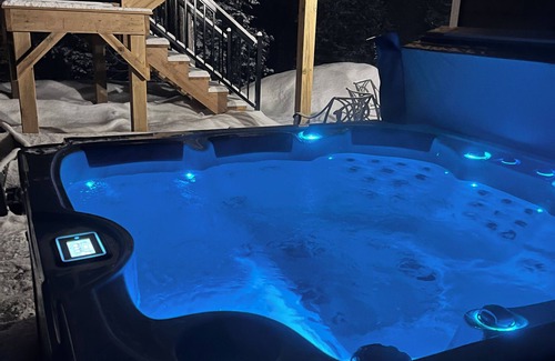 Madawaska Valley Cottage | Barry’s Bay 5 bedroom , beautiful sunsets, private Beach, Hot Tub and Sauna