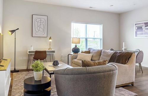 Wayne Apartment | Barsala l 2BD apartment in the heart of Clermont