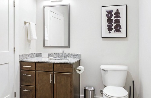 Wayne Apartment | Barsala l 2BD apartment in the heart of Clermont