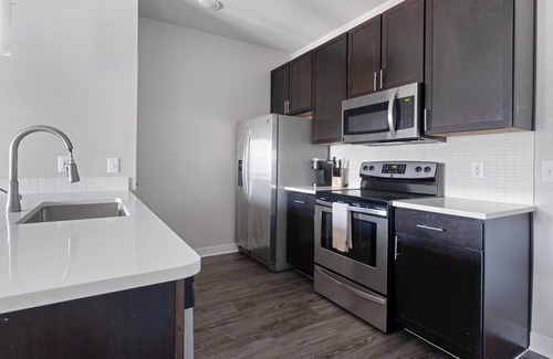 Katy Apartment | Barsala l Bright 2BD Apt: Grill Stations, fast Wi-Fi