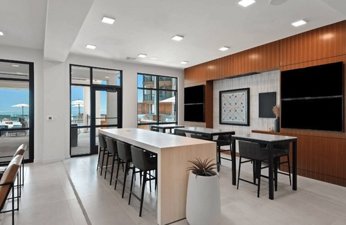 Austin Apartment | Barsala l Gorgeous 1BD/apartment in the heart of Downtown Lakeway