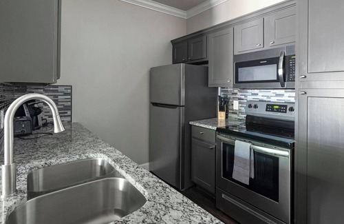 Richmond Apartment | Barsala l Gorgeous 1BD in the heart of Riverpark West