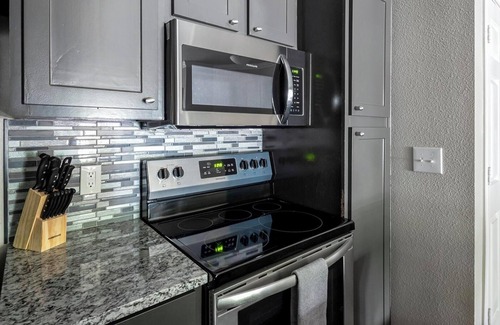 Richmond Apartment | Barsala l Gorgeous 1BD in the heart of Riverpark West