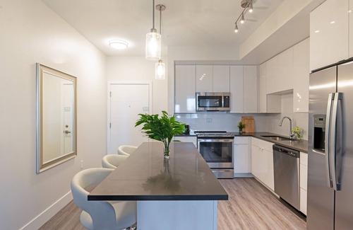 Port Tampa City Apartment | Barsala l Modern 1BD w/sofabed, Resort-style Pool