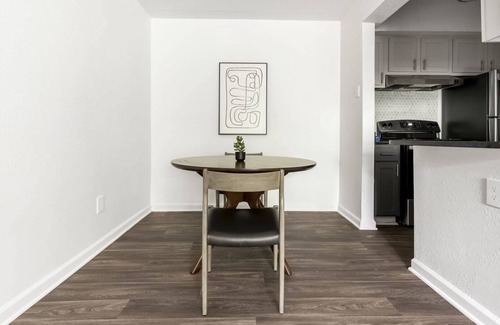 Winston - Salem Apartment | Barsala l Modern 2BD in Northcliffe Forest w/large closets