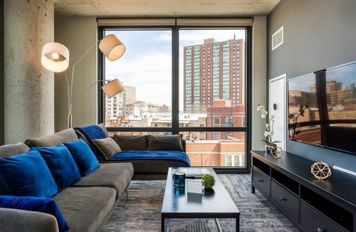 Uptown House | Barsala l Spacious, bright 1BD w/ Fitness Center