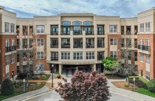 Cary Apartment | Barsala l Trendy 1BD Escape: Full Kitchen & Scenic Views