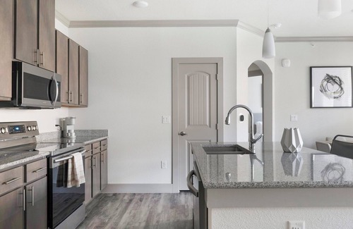 Shadow Glen Apartment | Barsala l Work-Friendly Stay w/Fast Wi-Fi & Gym Access