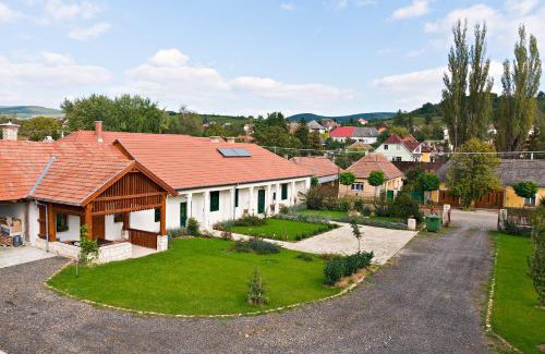 Mad House | Barta Pince Vendégház Mád