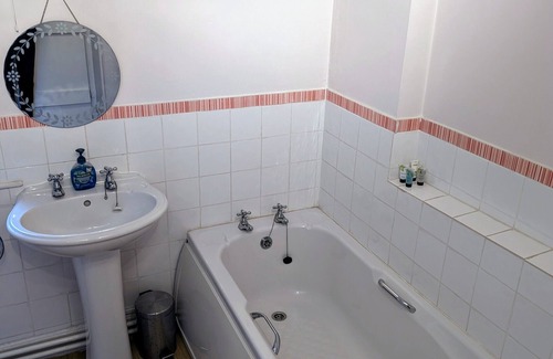 Blakesley Bed & Breakfast | Bartholomew Arms
