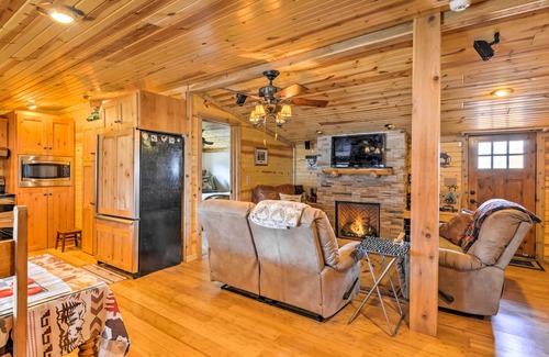 Bartlesville Cabin | Bartlesville Cabin w/Pool, Hot Tub & Trampoline!