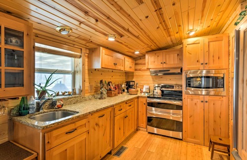 Bartlesville Cabin | Bartlesville Cabin w/Pool, Hot Tub & Trampoline!