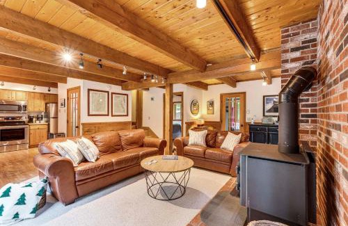 Bartlett House | Bartlett Vacation Rental with Wraparound Deck!