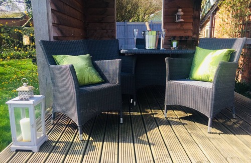 Barton Cottage | Barton Bank Cottage-Romantic Country Cottage for 2-pet friendly