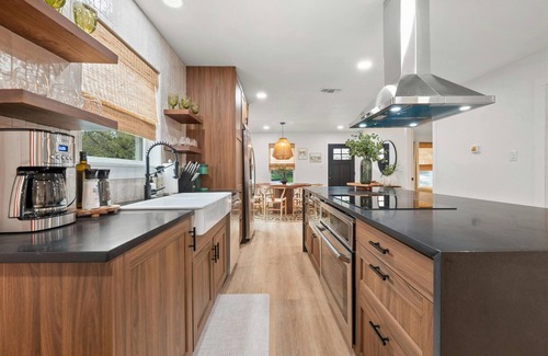Barton Hills House | Barton Hills Home + Hot Tub - Magdalena 2!